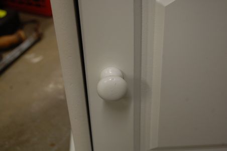 (L-740) Valge väiksem kummut, öökapp