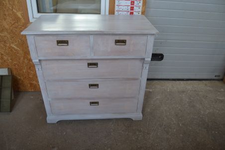 (L-743) Suur valge kummut