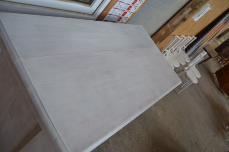 (L-743) Suur valge kummut