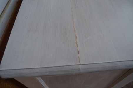 (L-743) Suur valge kummut