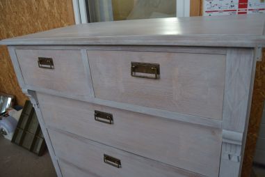 (L-743) Suur valge kummut