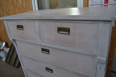 (L-743) Suur valge kummut