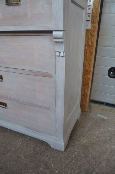 (L-743) Suur valge kummut