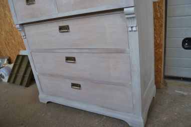 (L-743) Suur valge kummut