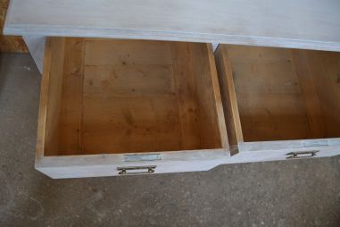 (L-743) Suur valge kummut