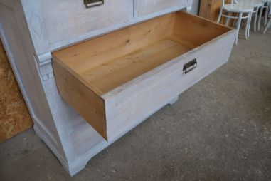 (L-743) Suur valge kummut