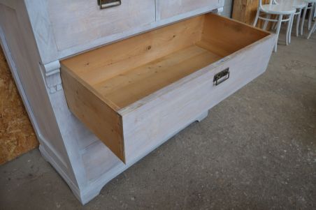 (L-743) Suur valge kummut