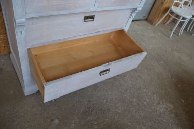 (L-743) Suur valge kummut