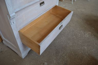 (L-743) Suur valge kummut