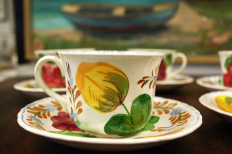 (n-4810/3) Simpsons LTD. Belle Fiore kohvitassid-taldrikud 5tk, käsitöö