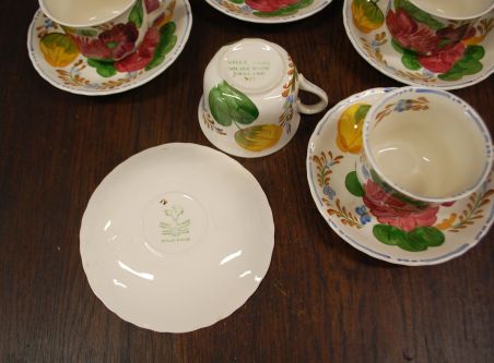 (n-4810/3) Simpsons LTD. Belle Fiore kohvitassid-taldrikud 5tk, käsitöö