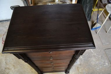 (L-745) Vana sahtlitega kummut