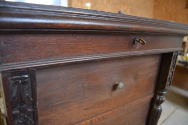 (L-745) Vana sahtlitega kummut