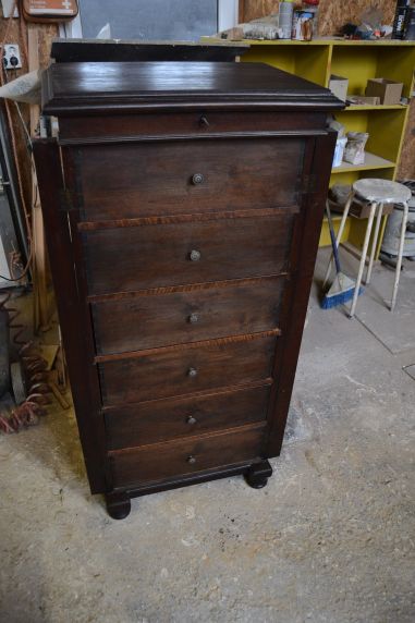 (L-745) Vana sahtlitega kummut