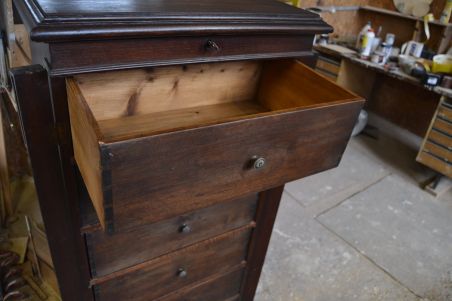 (L-745) Vana sahtlitega kummut (L-745) Vana sahtlitega kummut