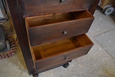 (L-745) Vana sahtlitega kummut