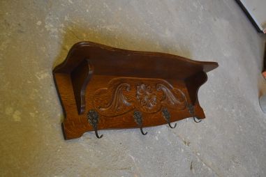 (n-7501) Mütsiriiuliga riidenagi