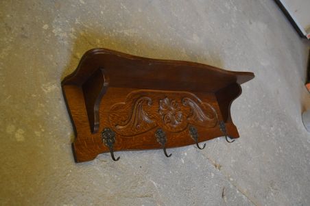 (n-7501) Mütsiriiuliga riidenagi