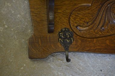 (n-7501) Mütsiriiuliga riidenagi