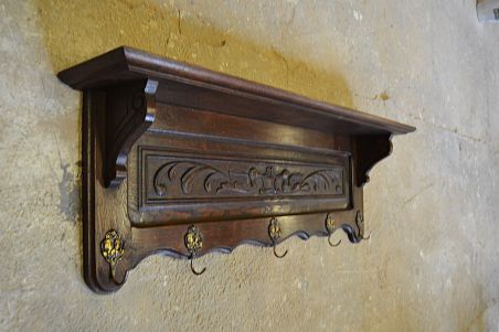 (n-7502) Suurem pardidekooriga mütsiriiuliga seinanagi