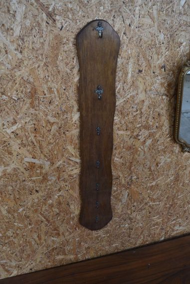 (n-7512) Tassinagi, püstine nagi