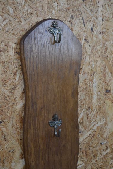 (n-7512) Tassinagi, püstine nagi