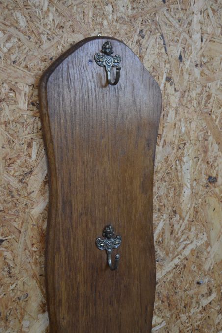 (n-7512) Tassinagi, püstine nagi