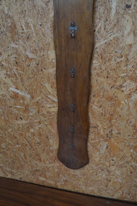 (n-7512) Tassinagi, püstine nagi