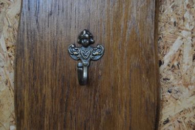 (n-7512) Tassinagi, püstine nagi