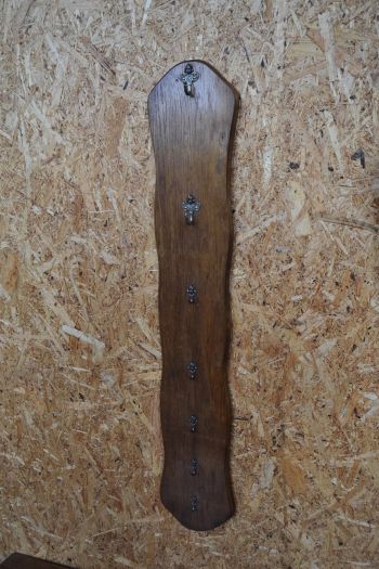 (n-7512) Tassinagi, püstine nagi