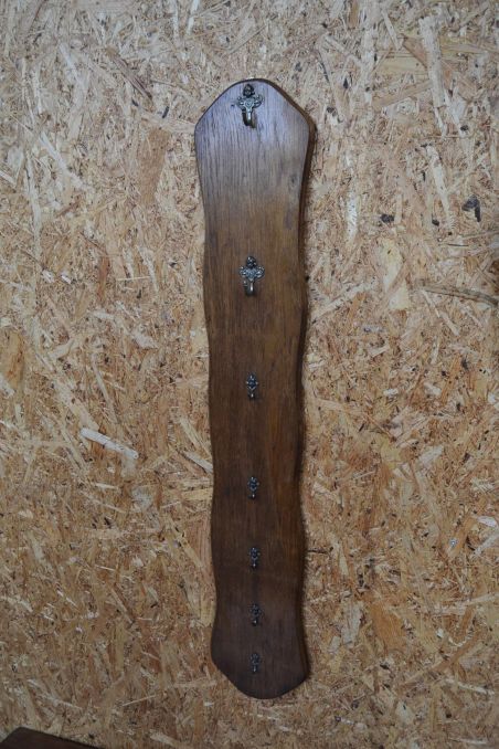 (n-7512) Tassinagi, püstine nagi