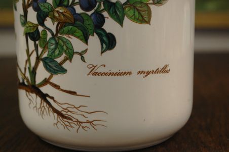 (n-7523/3) Villeroy & Boch Botanica kõrge puitkaanega toos Vaccinium myrtillus