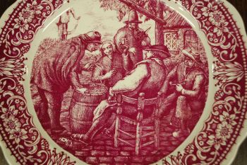 (n-7529) Boch Freres, suur kõrtsiteemaline vaagen-seinataldrik (punane) 2