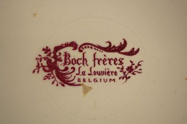 (n-7529) Boch Freres, suur kõrtsiteemaline vaagen-seinataldrik (punane)