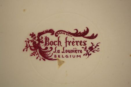 (n-7529) Boch Freres, suur kõrtsiteemaline vaagen-seinataldrik (punane)