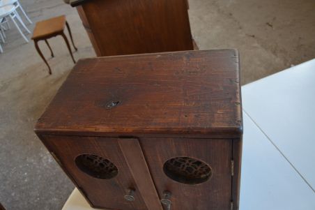 (n-7542) Huvitav rustikaalne seinakapp