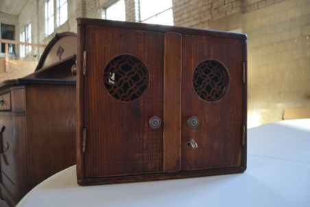 (n-7542) Huvitav rustikaalne seinakapp