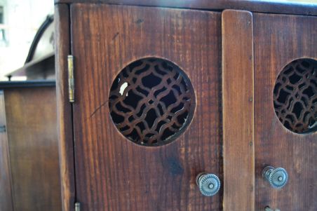 (n-7542) Huvitav rustikaalne seinakapp