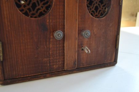 (n-7542) Huvitav rustikaalne seinakapp