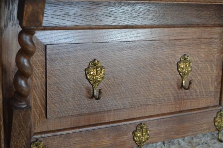 (n-7545) Mütsiriiuliga seinanagi