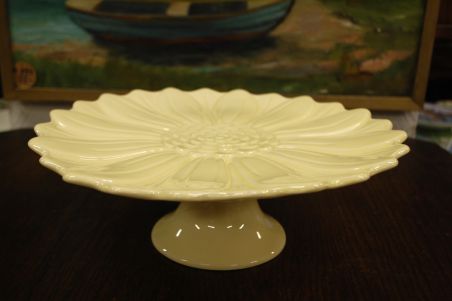 (n-7569) Lilleõiekujuline vaagen jalal