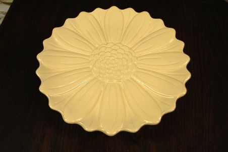 (n-7569) Lilleõiekujuline vaagen jalal