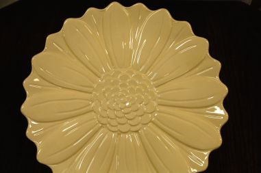 (n-7569) Lilleõiekujuline vaagen jalal