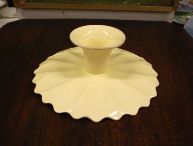 (n-7569) Lilleõiekujuline vaagen jalal