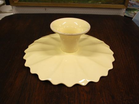 (n-7569) Lilleõiekujuline vaagen jalal