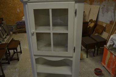 (L-748) Valge nurgakapp