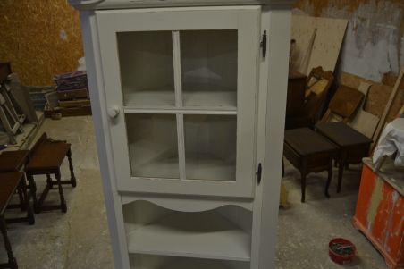 (L-748) Valge nurgakapp