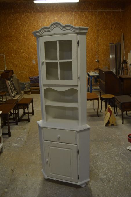 (L-748) Valge nurgakapp