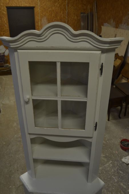 (L-748) Valge nurgakapp