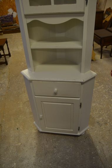 (L-748) Valge nurgakapp